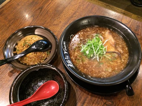 神虎，黒虎，赤虎，ラーメン，大阪，東梅田