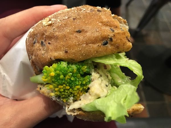 ONSAYA,オンサヤ,サーモンタルタルバーガー,アイスコーヒー