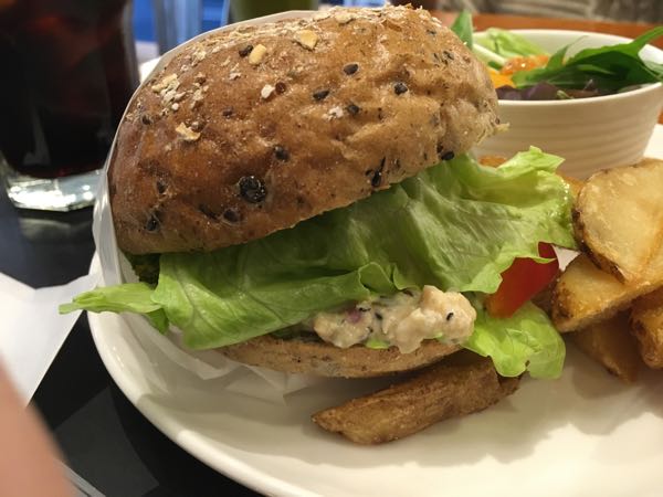 ONSAYA,オンサヤ,サーモンタルタルバーガー,アイスコーヒー