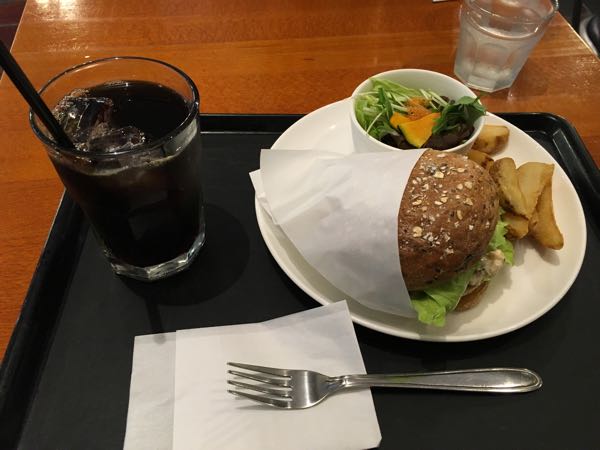 ONSAYA,オンサヤ,サーモンタルタルバーガー,アイスコーヒー